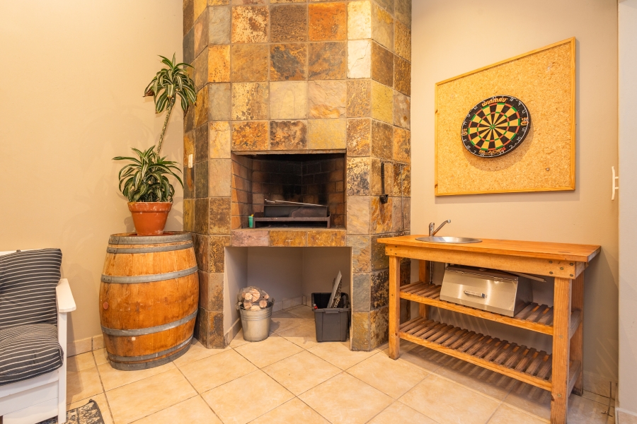 4 Bedroom Property for Sale in Schoongezicht Western Cape